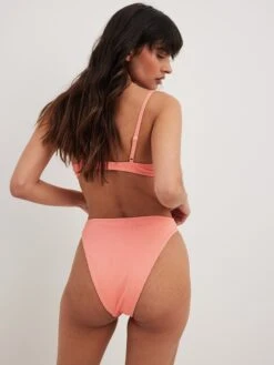 NA-KD Hauts De Bikinis Triangles Triangle Hauts De Bikini Femme Rose Pastel -Lumiere de Bikini Boutique 067d5dacb5975f9d1d346fab58e1e7c7