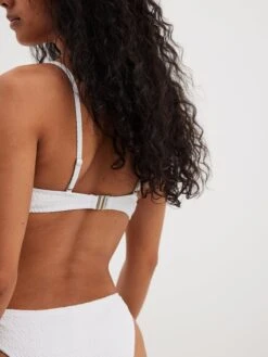 NA-KD Bas De Bikinis Bas De Bikini Femme Blanc -Lumiere de Bikini Boutique 0ce76cb624bb15a848b0747695b05463
