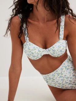 NA-KD Hauts De Bikinis Avec Armatures Balconnet Hauts De Bikini Femme Blanc -Lumiere de Bikini Boutique 18da95c375a5a91cbe41fd900c80f820