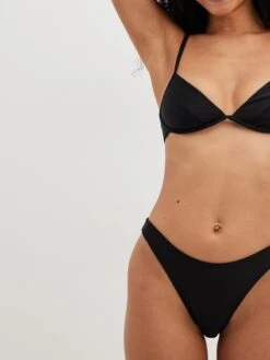 NA-KD Hauts De Bikinis Avec Armatures Soutien-gorge Invisible Hauts De Bikini Femme Noir -Lumiere de Bikini Boutique 3f41e8d17825d8c460f1676c76289c58