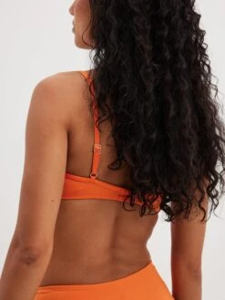 NA-KD Hauts De Bikinis Avec Armatures Soutien-gorge Invisible Hauts De Bikini Femme Orange -Lumiere de Bikini Boutique 42f20fbc80d673d39d94deb33e1d39f3