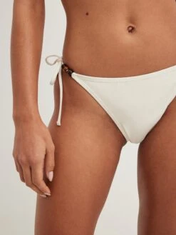 NA-KD Bas De Bikinis Bas De Bikini Femme Blanc -Lumiere de Bikini Boutique 4a89e4d64c55d91cccd0527437608c3f