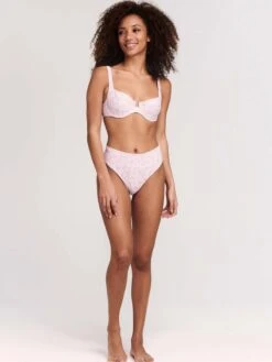 Shiwi Bikinis à Armatures Soutien-gorge Invisible Bikini DAISY Femme Violet Pastel -Lumiere de Bikini Boutique 6a8d022d3e884f6b143534399c39d162