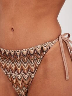 NA-KD Bas De Bikinis Bas De Bikini Femme Marron / Brun Foncé -Lumiere de Bikini Boutique 6bab4a48b7e7f81a55a8b96f2abd7660