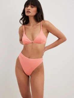 NA-KD Hauts De Bikinis Triangles Triangle Hauts De Bikini Femme Rose Pastel -Lumiere de Bikini Boutique 6de071bd8b4144d5e5cad4f4155a3df1