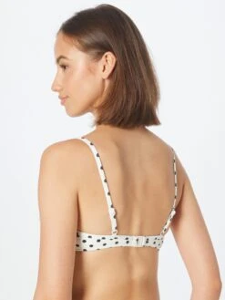 Hunkemöller Hauts De Bikinis Avec Armatures Soutien-gorge Invisible Hauts De Bikini Scallop Femme Blanc Cassé -Lumiere de Bikini Boutique 8214cc8b7682ebc871c67368d4d67b53