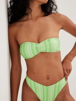 NA-KD Hauts De Bikinis Bandeaux Bandeau Hauts De Bikini Femme Kiwi -Lumiere de Bikini Boutique 8568a053a7436eccbba7b46b5b231313