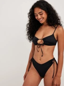 NA-KD Hauts De Bikinis Col Montant Hauts De Bikini Femme Noir -Lumiere de Bikini Boutique 85f6f9c23c9a40512954828c46e1a765