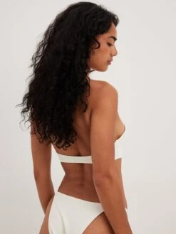 NA-KD Hauts De Bikinis Col Montant Hauts De Bikini Femme Blanc -Lumiere de Bikini Boutique 8b2c715ed3ffdbde0cb131a6f7e3e656