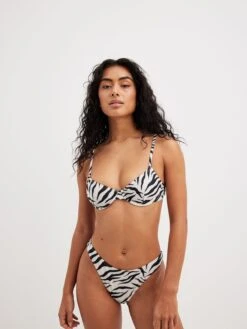 NA-KD Hauts De Bikinis Avec Armatures Balconnet Hauts De Bikini Femme Noir -Lumiere de Bikini Boutique a1fbcbced5bc2eac1eacb2b7313857ea