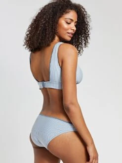 Shiwi Hauts De Bikinis Triangles Triangle Hauts De Bikini Femme Bleu Clair / Blanc -Lumiere de Bikini Boutique b0896e1d3a6c78136dc44c437022c1fb