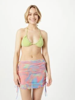 Monki Hauts De Bikinis Triangles Triangle Hauts De Bikini Femme Pomme -Lumiere de Bikini Boutique df5f207894a298852711a3974f2455cd