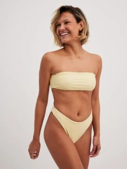 NA-KD Hauts De Bikinis Bandeaux Bandeau Hauts De Bikini Femme Beige -Lumiere de Bikini Boutique f0633ee247c6d7bc14b4732930406c42