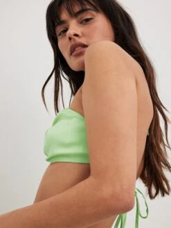 NA-KD Grands Bonnets Hauts De Bikini Femme Vert -Lumiere de Bikini Boutique faae0ff369a947e697d2bb9bf694316b